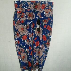 High waisted floral capris semi cropped